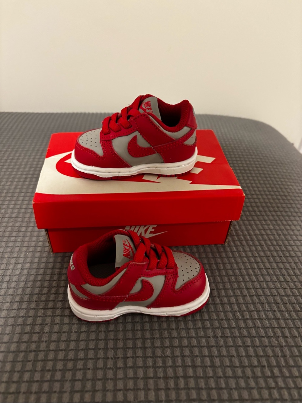 Nike Dunk Low UNLV (TD) Medium Grey/Varsity Red-White. Baby size 2C .